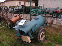 Pulverisateur Berthoud tracte a cuve metallique (30eme fete des moissons de Saint-Jean-de-Touslas) (1)